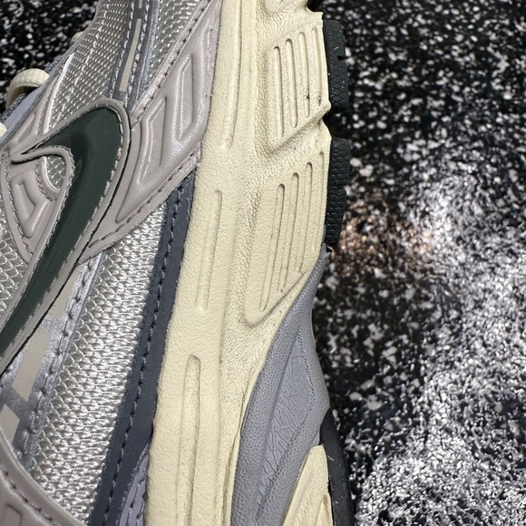 Nike Air Initiator Men’s Size 10 Running Shoes - Picture 9 of 9